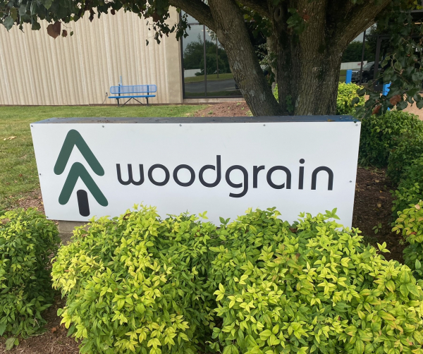 woodgrain-sign-white-house-600×502