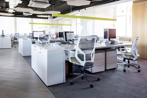 PPG EnviroLuxe Plus powder coatings achieve up to a 30% reduction in carbon footprint compared to standard durable powders, due to the elimination of polytetrafluoroethylene (PTFE) fluoropolymer and the use of rPET, without compromising protective performance.