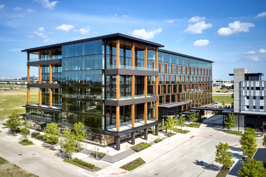 Southstone Yards, the largest mass timber office building in the Dallas-Ft. Worth area incorporates SmartLam cross-laminated timber and glulam columns and ceilings. (Image courtesy of SmartLam)